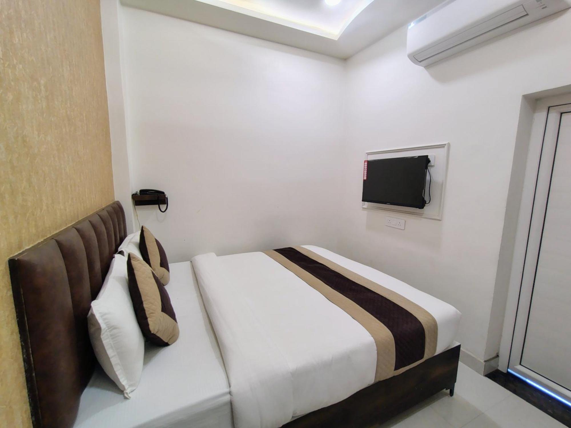 Hotel Mrk Varanasi Exterior foto