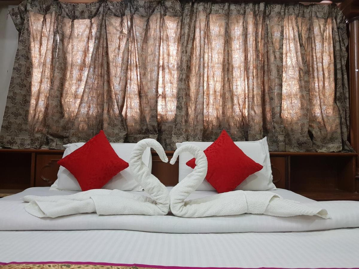 Hotel Mrk Varanasi Exterior foto
